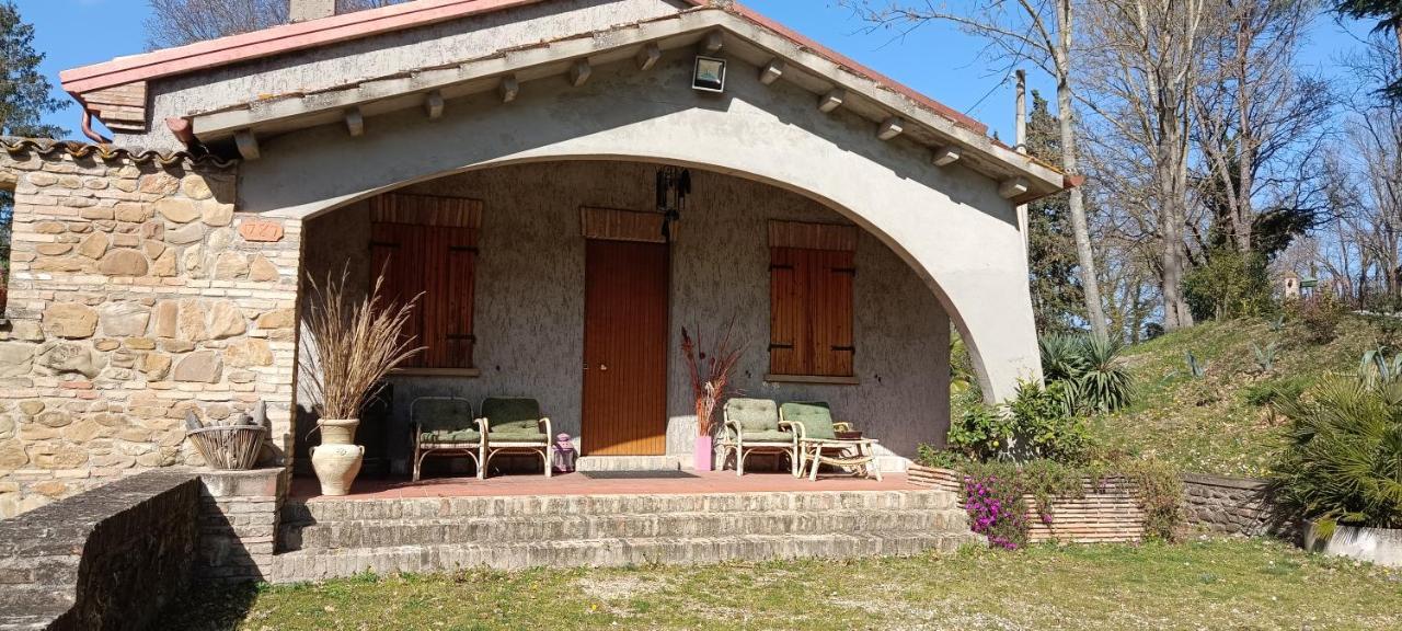Casale La Pineta Apartment Mombaroccio Luaran gambar