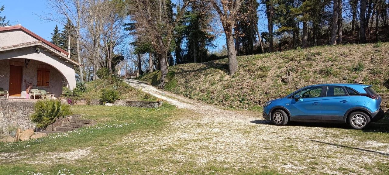 Casale La Pineta Apartment Mombaroccio Luaran gambar